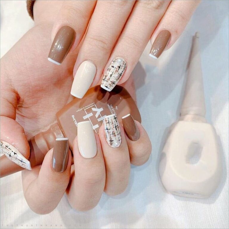 Read more about the article Custom Nail Art & Designs – Want something unique? We specialize in intricate nail art and custom styles!